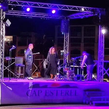 5 People With Beautiful Sea View Drammont