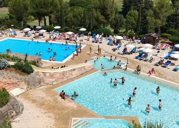 5 People With Beautiful Sea View Drammont