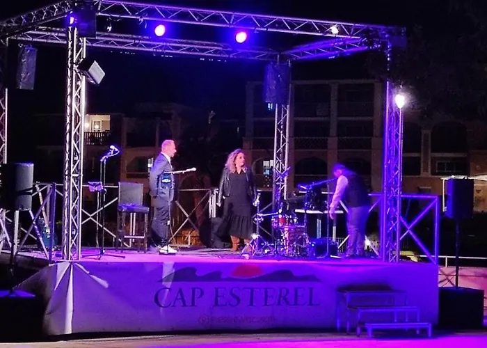 5 People With Beautiful Sea View Drammont